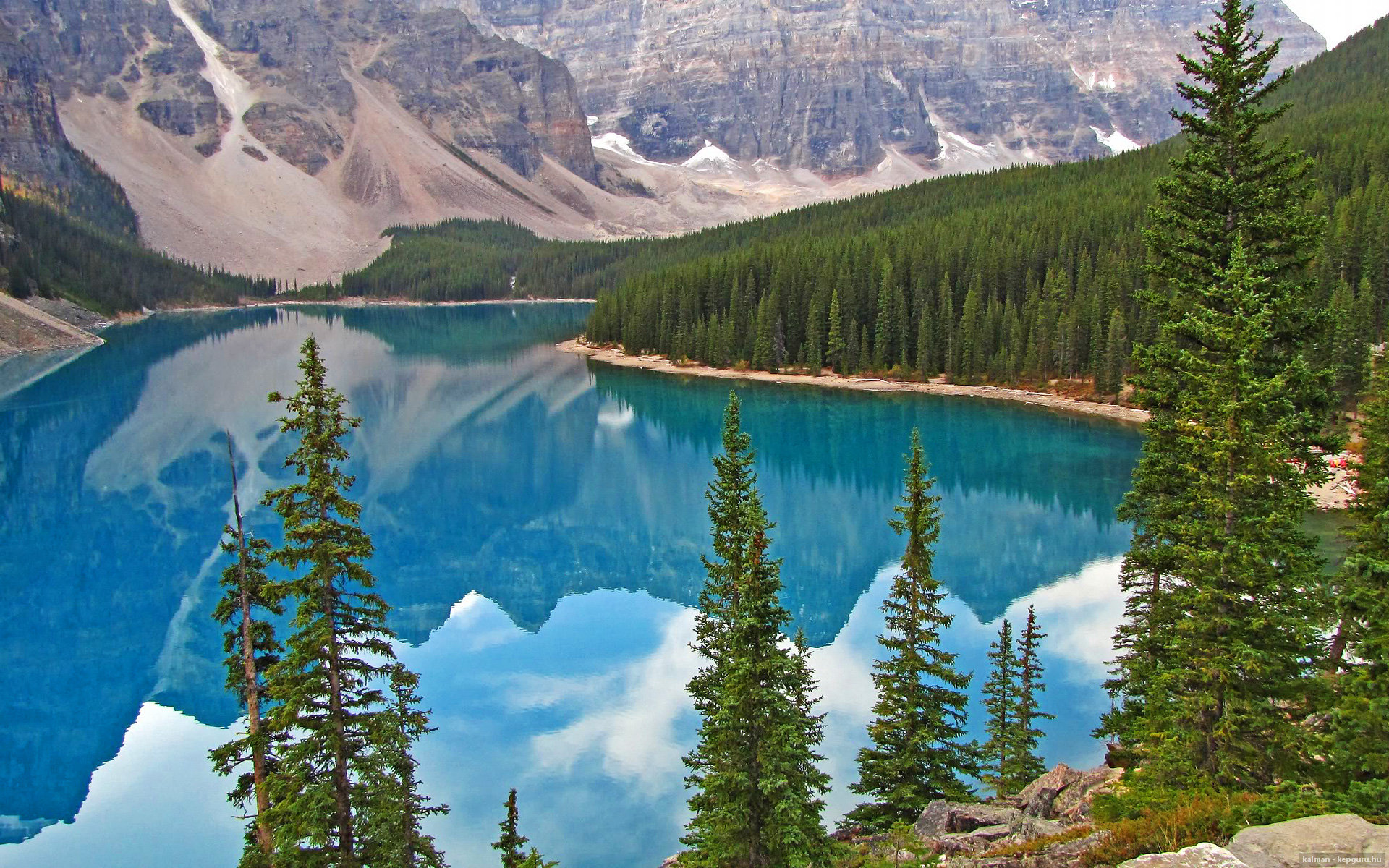 星空体育官网下载入口-德甲攻势如潮：多变战术引领潮流，德甲对抗